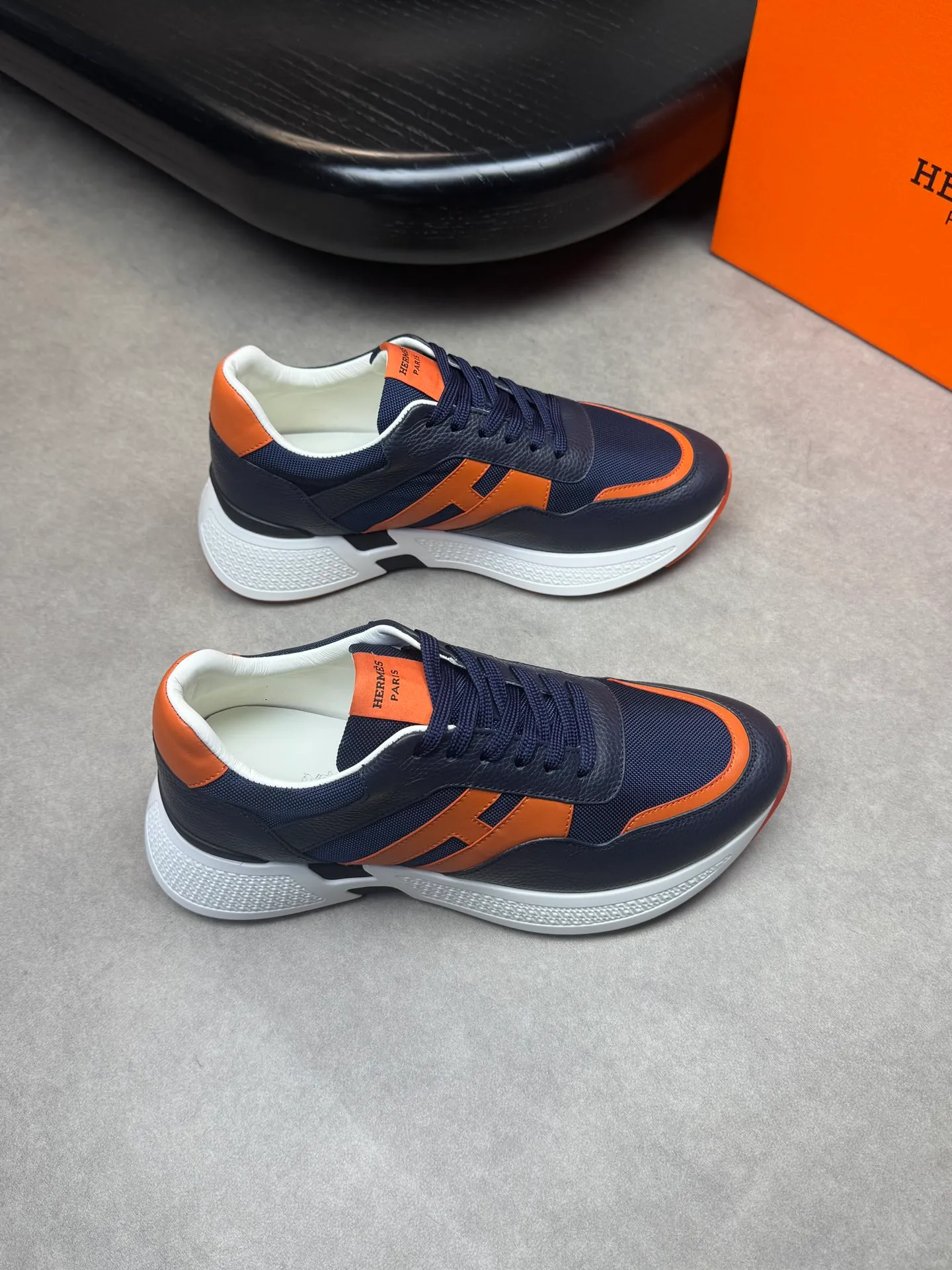 [HERMES] Hermès men's shoes 💰520💰 - high-end quality original items 🔍🔍🔍 casual sports shoes - upper: 🔝 pebbled calfskin, brand high mercerized canvas, body sewn with brand ´H´ totem, tongue brand logo cloth label - lining: water-dyed cowhide -Outsole: Ultra-light T men's shoes 💰U foam·rubber; two-color molded outsole -Ultra-high quality control·Fine workmanship: highlighted (high-end·luxury·grade) -Size: 39-44 (38, 45, can be customized)